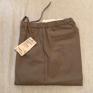 Brand New Men’s MUJI Water Repellent One Tucked Pants Greyish Brown XS Size